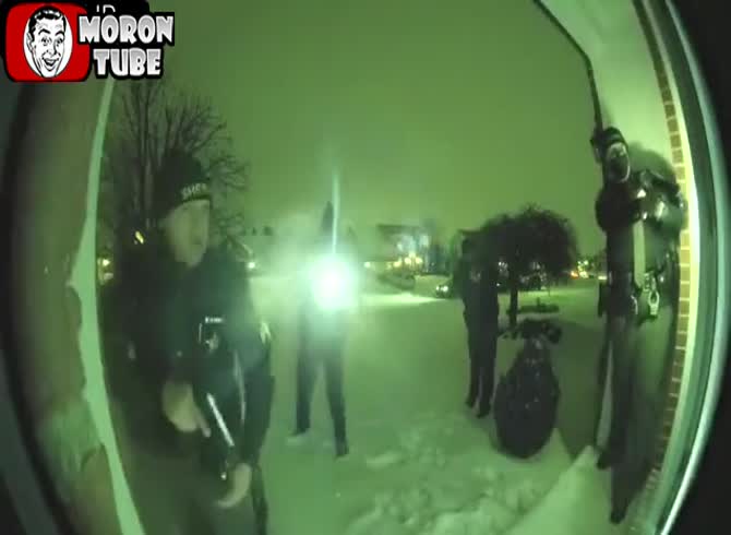 Video :He shoots an Ohio policewoman in response to the police knocking on his house